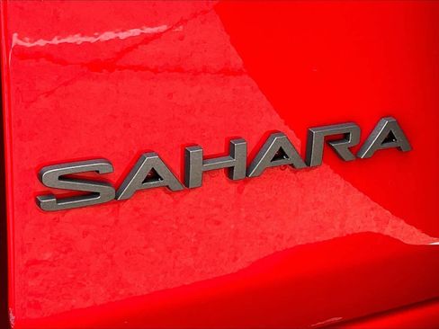 Used 2025 Jeep Wrangler Unlimited Sahara AWD/4WD image 7