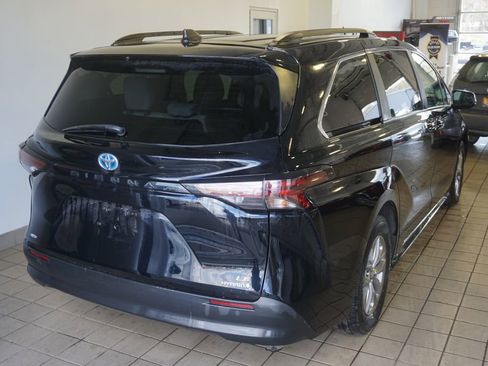 Used 2024 Toyota Sienna LE image 13