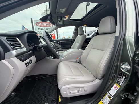 Used 2019 Toyota Highlander AWD V6 image 8