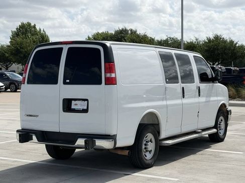 Used 2025 Chevrolet Express 2500 w/ Driver Convenience Package RWD image 4