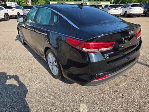 Used 2018 Kia Optima S FWD image 3