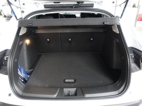 New 2026 Chevrolet Trax LT w/ LT Convenience Package FWD image 19