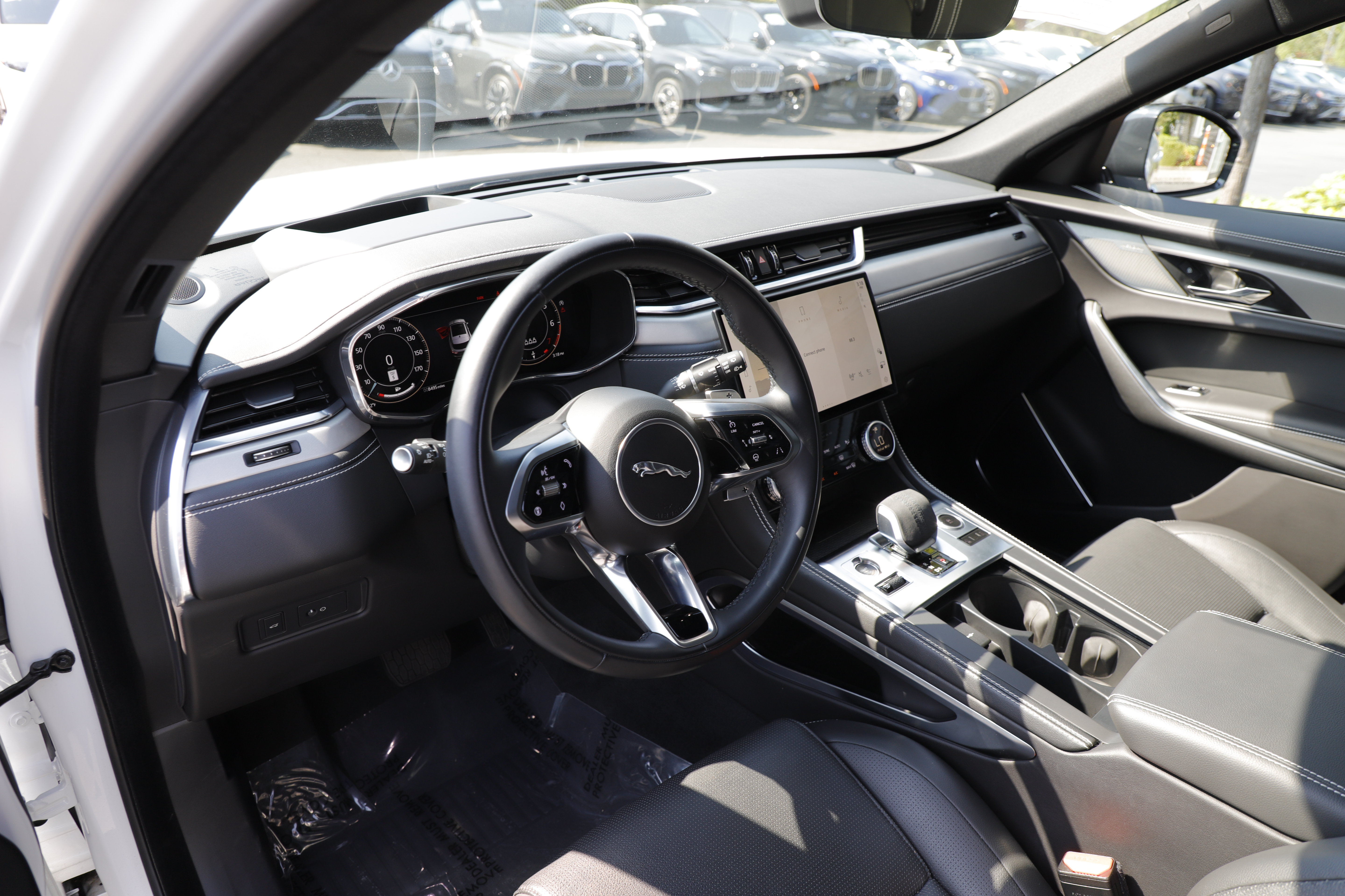 Certified 2025 Jaguar F-PACE R-Dynamic S AWD/4WD image 15