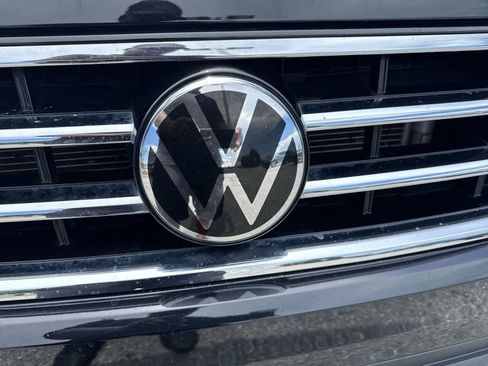 Certified 2023 Volkswagen Tiguan SE w/ Panoramic Sunroof Package FWD image 18