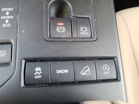 Used 2020 Toyota Highlander XLE image 33