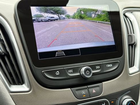 Used 2025 Chevrolet Malibu LT image 24