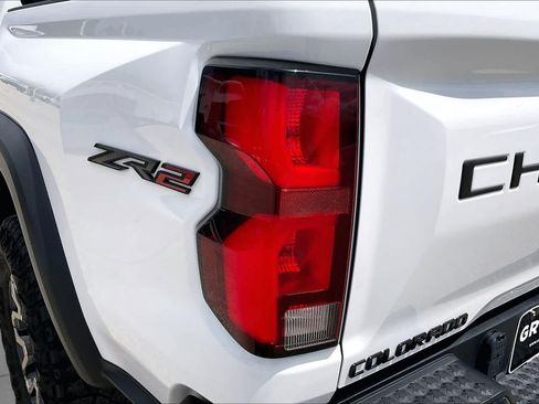 Used 2024 Chevrolet Colorado ZR2 w/ Safety Package AWD/4WD image 28