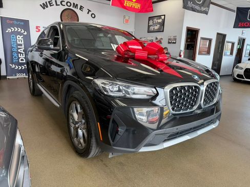 Used 2025 BMW X4 xDrive30i AWD/4WD image 3
