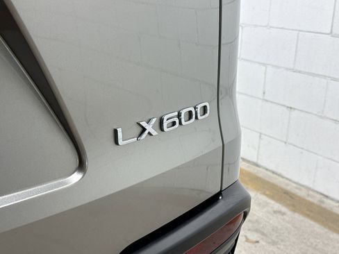 Used 2024 Lexus LX 600 4WD w/ Luxury Package image 12