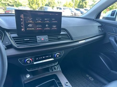 Used 2023 Audi Q5 2.0T Premium w/ Convenience Package AWD/4WD image 12