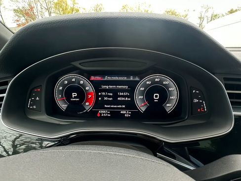 Used 2021 Audi Q8 Premium Plus w/ Premium Plus Package AWD/4WD image 11