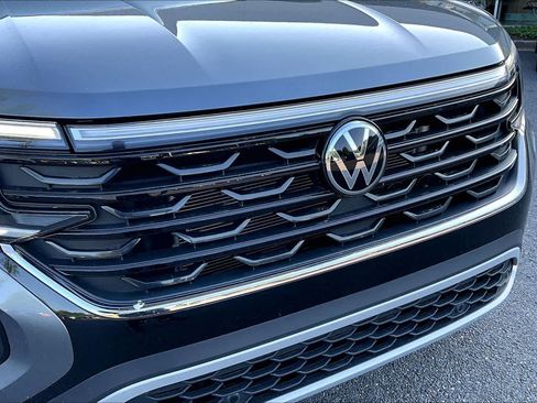 Used 2025 Volkswagen Atlas Cross Sport SE FWD image 30