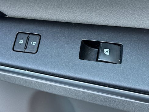 Used 2017 Toyota Camry LE FWD image 20