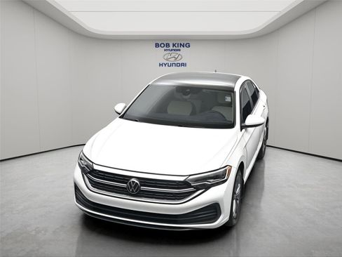 Used 2023 Volkswagen Jetta SE FWD image 17