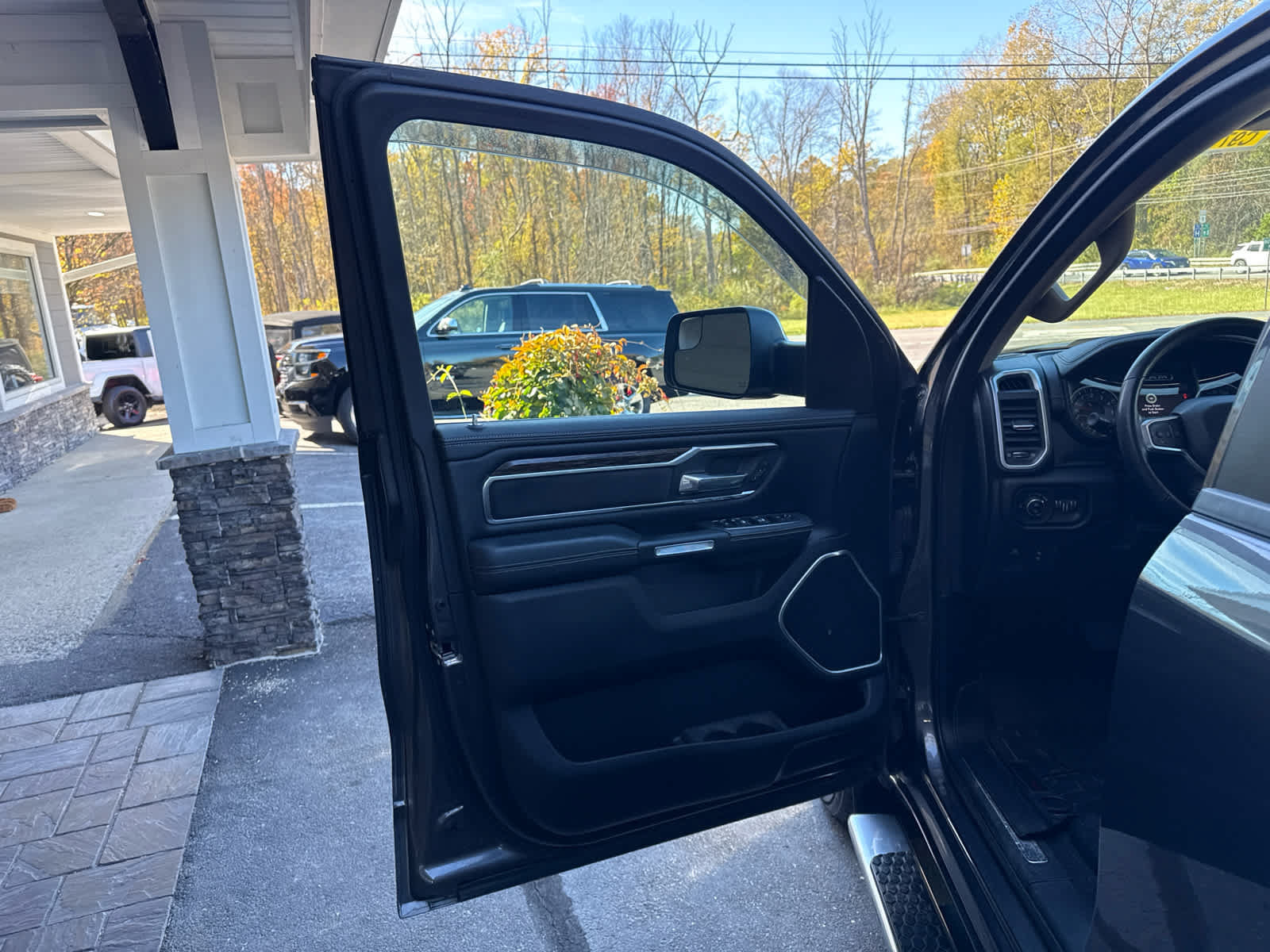 Used 2020 RAM 1500 Laramie AWD/4WD image 14