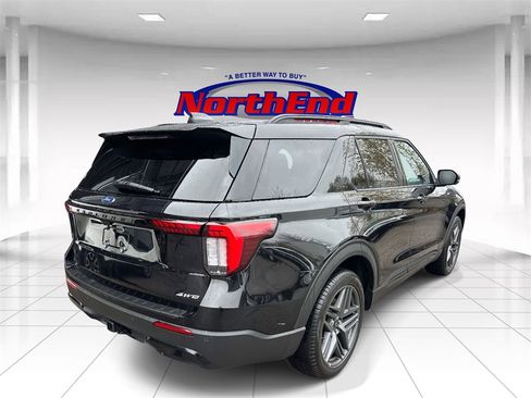 Used 2025 Ford Explorer ST-Line w/ ST-Line Street Pack image 3