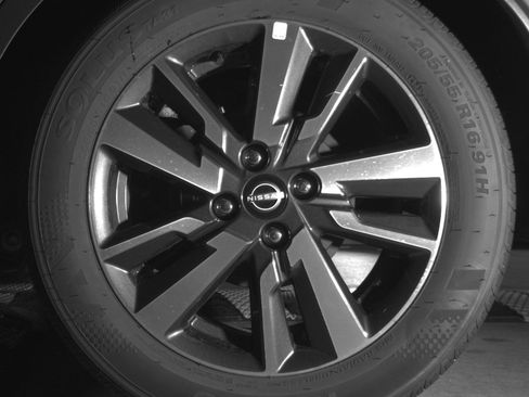 Used 2025 Nissan Versa SV image 14