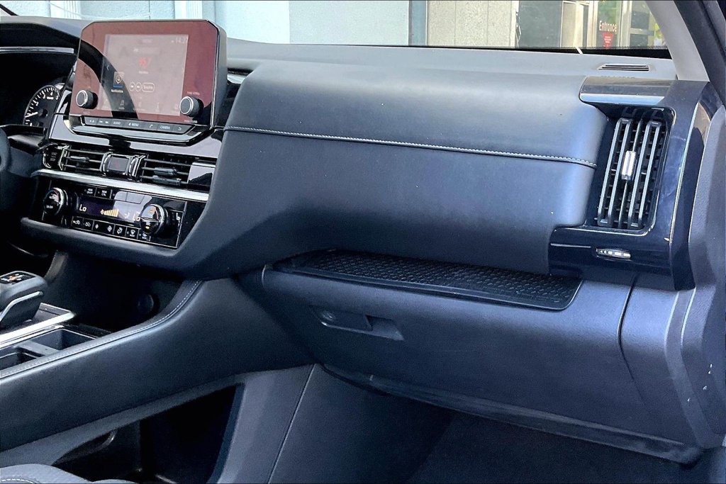 Used 2025 Nissan Pathfinder SV AWD/4WD image 24