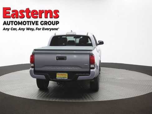 Used 2018 Toyota Tacoma TRD Sport AWD/4WD image 41