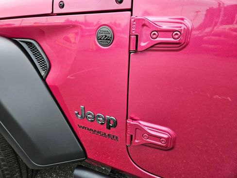 Used 2022 Jeep Wrangler Unlimited Sport AWD/4WD image 11