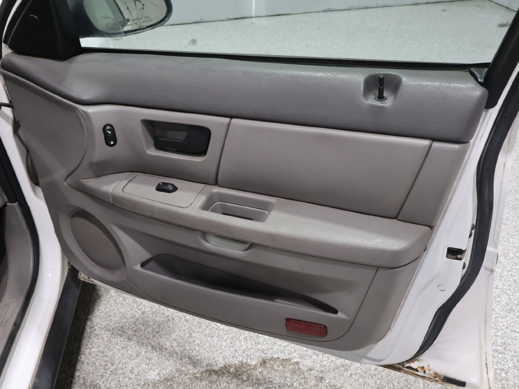 Used 2005 Ford Taurus SE FWD image 24