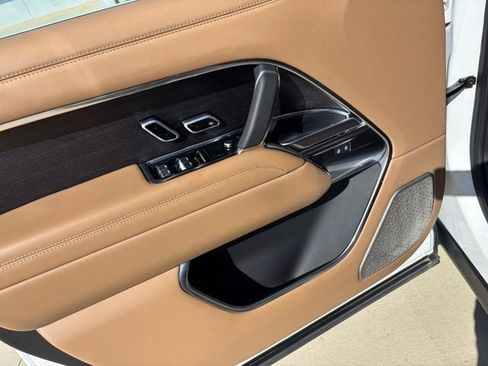 Used 2024 Land Rover Range Rover Autobiography image 12