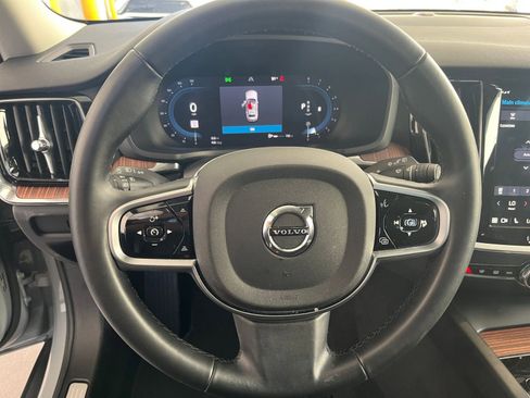 Used 2025 Volvo V60 B5 Cross Country Plus image 28