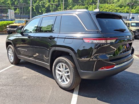 New 2026 Jeep Grand Cherokee Laredo X AWD/4WD image 4