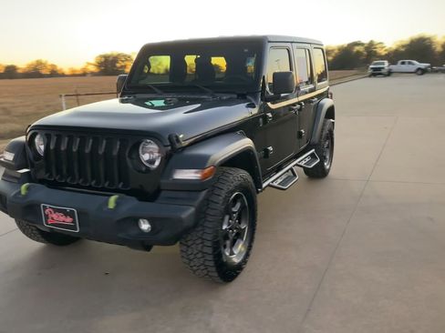Used 2022 Jeep Wrangler Unlimited Sport image 3