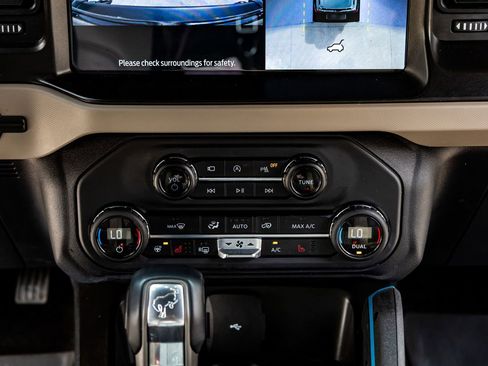 Used 2023 Ford Bronco Wildtrak image 26