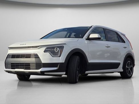 Used 2023 Kia Niro LX image 15