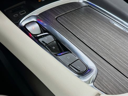 Used 2024 Buick Enclave Avenir w/ Avenir Technology Package image 17