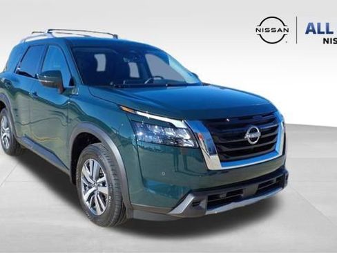 Used 2025 Nissan Pathfinder SL image 1