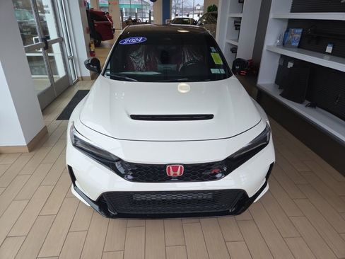 Used 2024 Honda Civic Type R image 2