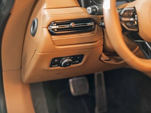 Used 2025 Aston Martin DB12 Volante image 7