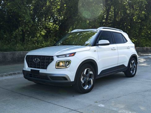 Used 2021 Hyundai Venue SEL FWD image 5