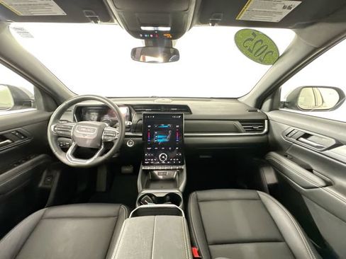 Used 2025 GMC Terrain Elevation w/ Elevation Premium Package AWD/4WD image 3