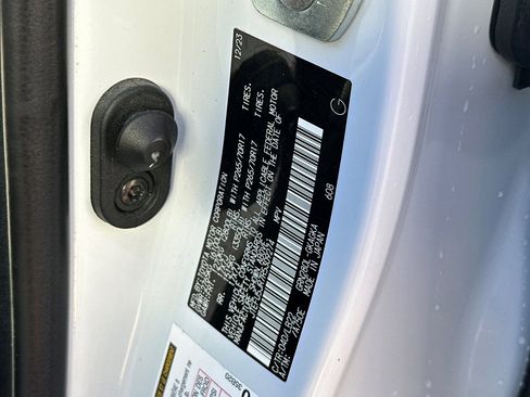 Used 2024 Toyota 4Runner SR5 Premium w/ Moonroof Package image 32