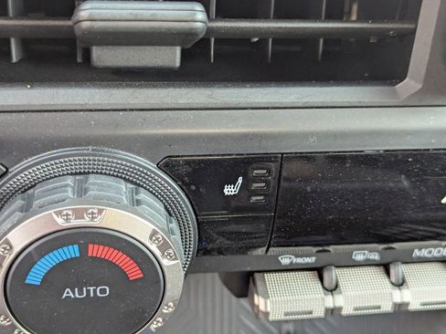 Used 2025 Toyota Tacoma TRD Sport AWD/4WD image 19