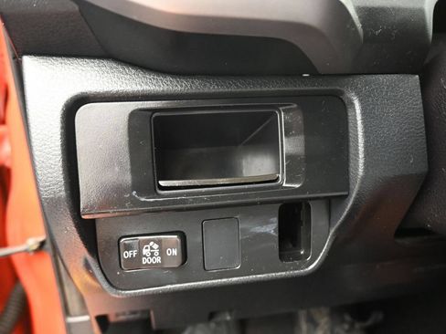 Used 2016 Toyota Tacoma SR5 w/ Towing Package RWD image 23
