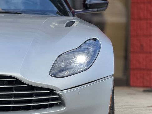 Used 2019 Aston Martin DB11 Volante image 5