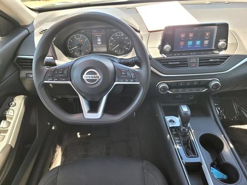 Used 2022 Nissan Altima 2.5 S FWD image 13