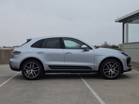 Certified 2025 Porsche Macan image 9