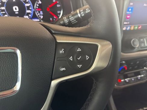 Used 2023 GMC Acadia Denali w/ Denali Technology Package AWD/4WD image 18