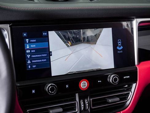 New 2026 Porsche Macan image 23