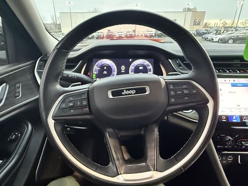 Used 2022 Jeep Grand Cherokee L Limited w/ Black Appearance Package image 16