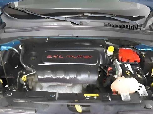 Used 2019 Jeep Renegade Latitude FWD image 35