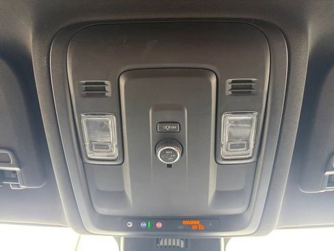 Certified 2025 Chevrolet Suburban Z71 AWD/4WD image 10