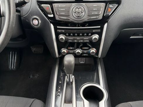 Used 2020 Nissan Pathfinder S FWD image 19