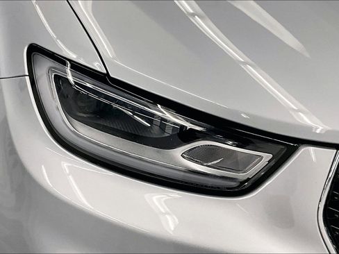 Used 2024 Chrysler Pacifica Limited FWD image 32